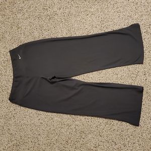 NIKE FiIT DRY Athletic Gym Workout Capris